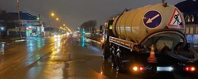 На улицы Краснодара вывезли водооткачивающую технику из-за сильных ливней