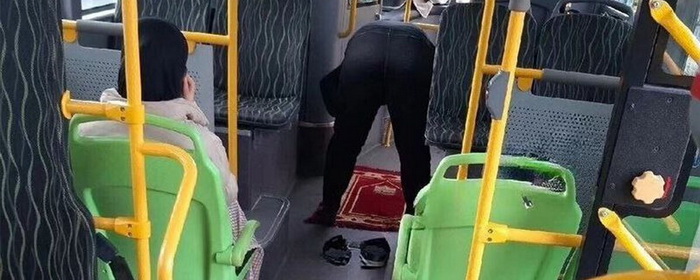 В Сургуте водитель автобуса прервал поездку, чтобы совершить намаз
