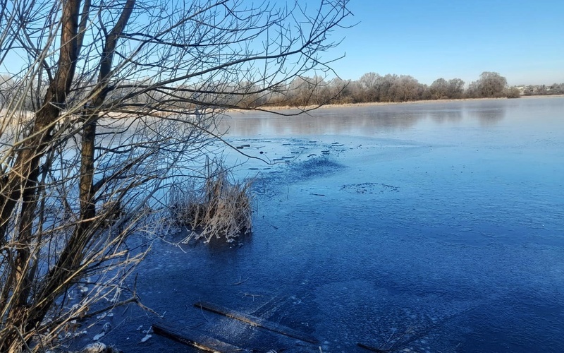 В Мордовии два рыбака провалились под лед, один из них утонул