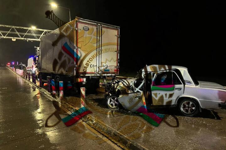 На Кубани в тройном ДТП неподалеку от Тихорецка умер водитель ВАЗ На Кубани в тройном ДТП неподалеку от Тихорецка умер водитель ВАЗ