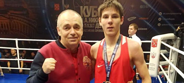 Олег Николаев поздравил чувашского боксера с «золотом» всероссийских соревнований