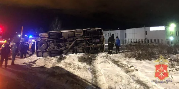 В Кемерово один человек погиб в страшном столкновении автобуса и грузовика