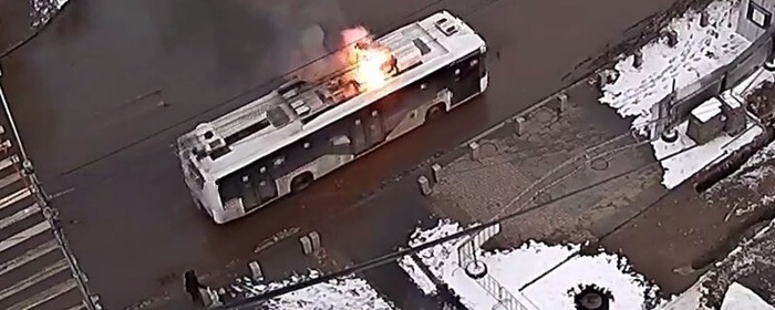 В Красноярске во время движения загорелся троллейбус