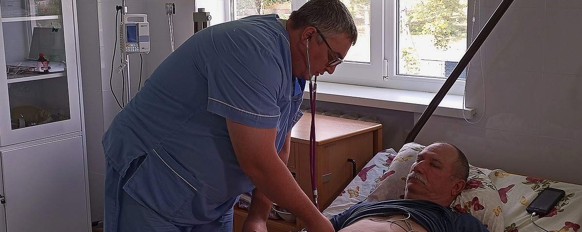 Трех новосибирских врачей отправили в подшефный военный госпиталь Беловодского района ЛНР