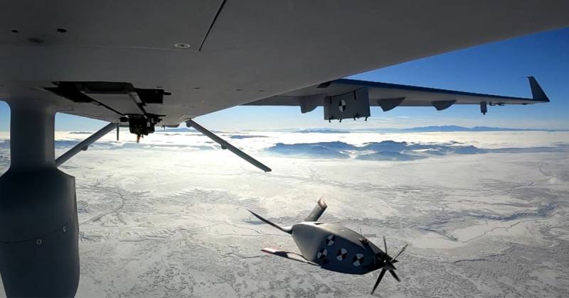 США провели испытания беспилотника, запущенного с другого дрона