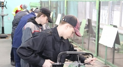 В Северодвинске студенты для бойцов СВО готовят тактические кошки