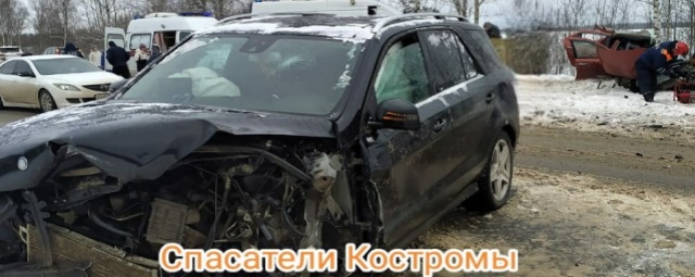 В лобовом столкновении двух иномарок на трассе Кострома-Иваново пострадали семь человек