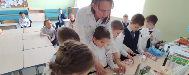 Для школьников из Ивантеевки провели занятие по правильной чистке зубов