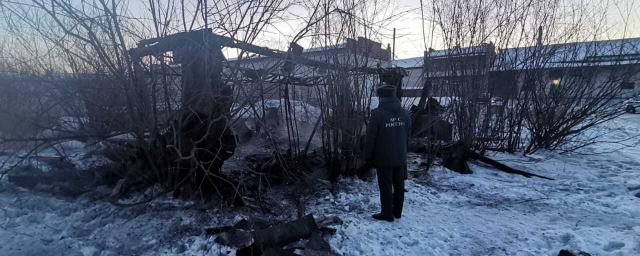 В ЕАО после пожара в деревянном вагончике обнаружили тела троих погибших