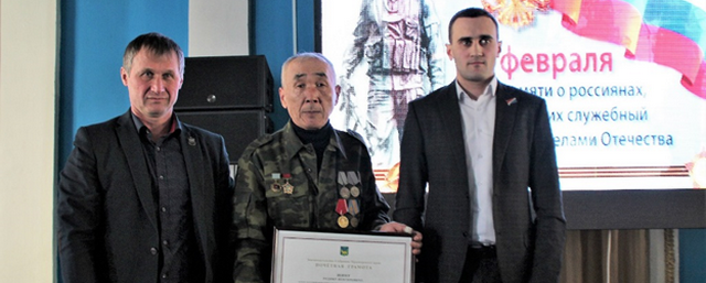 Депутат Заксобрания Александр Захаров наградил активистов ветеранских организаций в Уссурийске