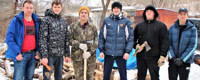 Депутат Заксобрания Приморья Александр Захаров вместе с молодежью помогает семьям участников СВО