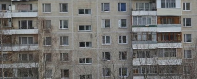 В Казани женщина упала с шестого этажа в сугроб, встала и пошла в подъезд