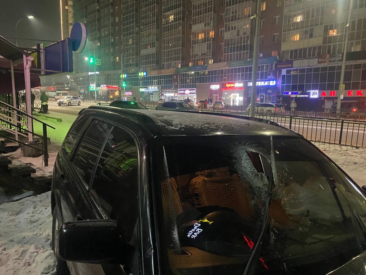 В Улан-Удэ трезвый водитель иномарки сбил трёх пешеходов и въехал в дом