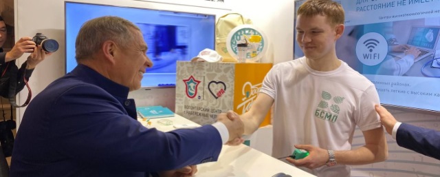 Главе Татарстана Рустаму Минниханову представили инновационный беспроводной фонендоскоп
