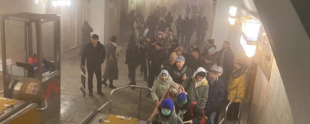 В Москве из-за задымления на станции метро «Спортивная» эвакуировали пассажиров