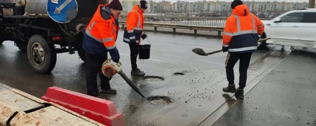 В Пскове определились с подрядчиком на ремонт изношенных слоев дорожного покрытия
