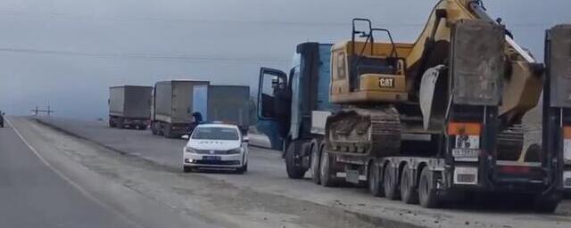 Трассу между Геленджиком и Новороссийском закрыли для проезда большегрузов