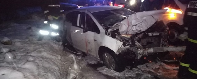В результате лобового столкновения двух легковушек во Владимирской области погибли два человека