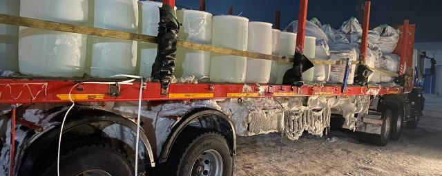 В Красноярском крае грузовик опрокинул бочку с соляной кислотой