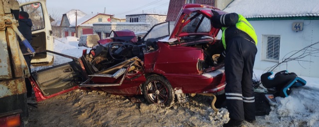 В Каменске-Уральском умерла девушка, разбившаяся в машине под управлением пьяного подростка