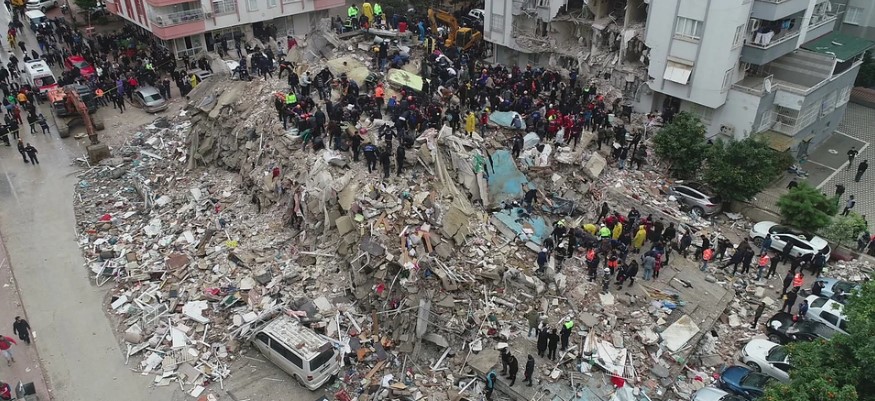 Число погибших при разрушительном землетрясении в Турции выросло до 6234 человек