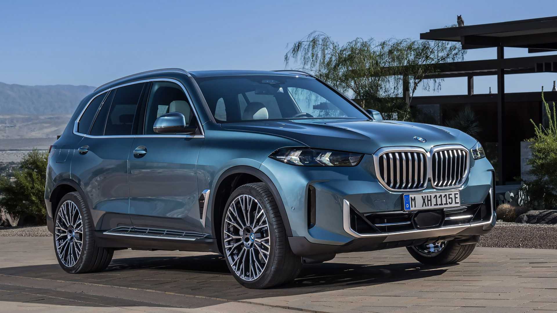 BMW представила рестайлинговые кроссоверы X5 и X6 2024 года