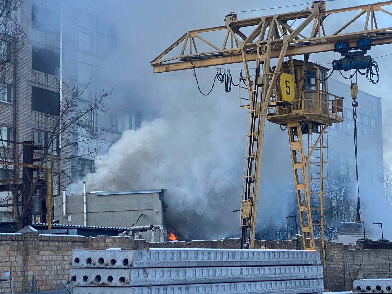 Мэр Кличко: При взрыве на территории бывшего завода в Киеве один человек погиб, трое ранены