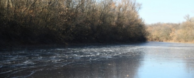 Жительница Волгоградской области провалилась под лед и утонула по пути с работы домой