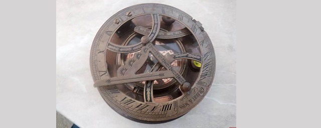 Иностранец пытался вывезти из России старинный компас через пункт пропуска в Псковской области