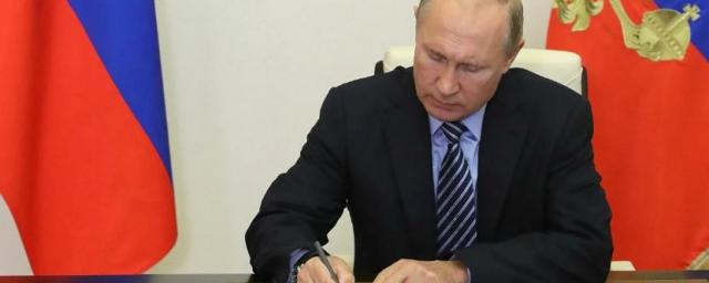 Путин присвоил почётное звание врачу из Челябинска Михайловой