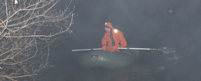 Под Воронежем трое мужчин ждали спасателей на дереве, утопив «Ниву» в овраге