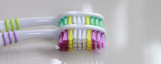 Стоматолог Насыров объяснил, кому нельзя использовать электрические зубные щетки
