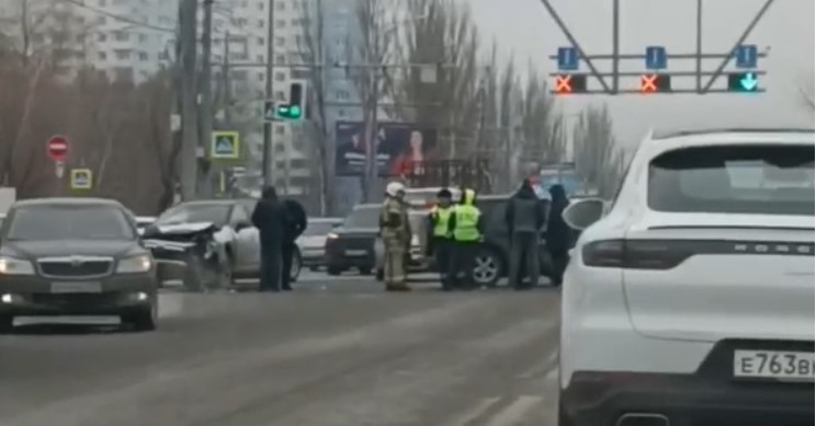 В Самаре на Московском шоссе столкнулись две Toyota RAV4