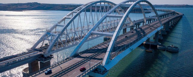 Аксенов: Количество персонала и техники на пунктах досмотра на Крымском мосту будет увеличено