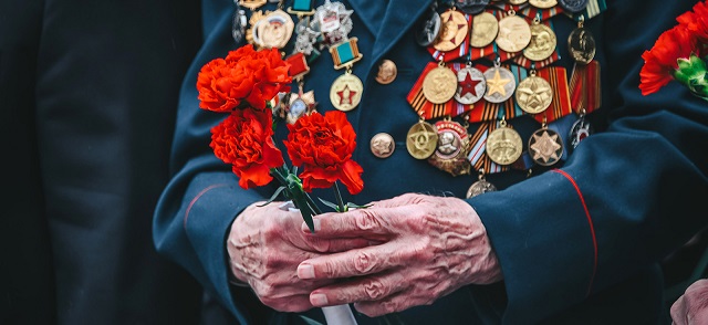 В Москве ветераны и труженики тыла ко Дню победы получат помощь в размере 10-25 тысяч рублей