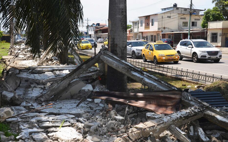 В Эквадоре 12 погибших после землетрясения магнитудой 6,8