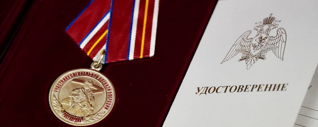 Губернатора Ленобласти Дрозденко наградили  медалью «Участник специальной военной операции»