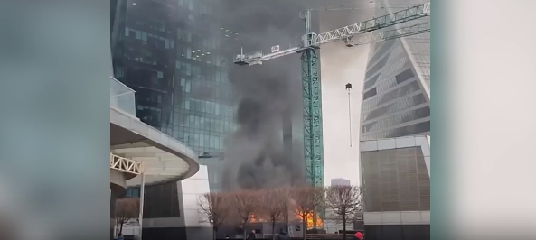 Возле одной из башен Москва-сити произошел пожар