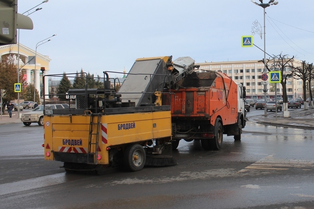 В Йошкар-Оле стартовала уборка мусора и песка на улицах