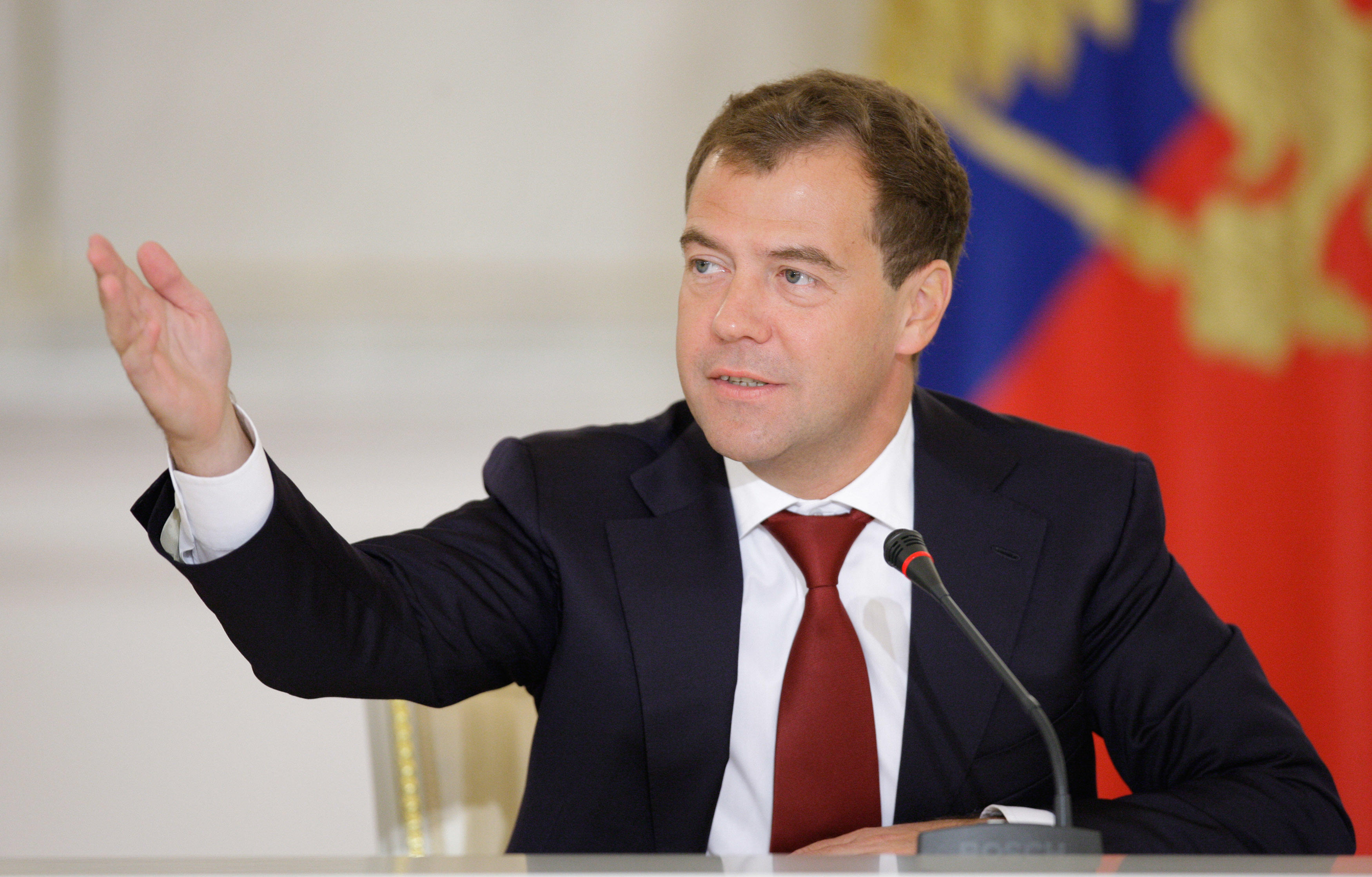Медведев назвал цены на автомобили «Москвич» завышенными