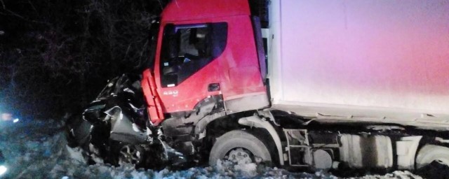 В ДТП с грузовиком в Челябинской области погибли четверо подростков и водитель легковушки
