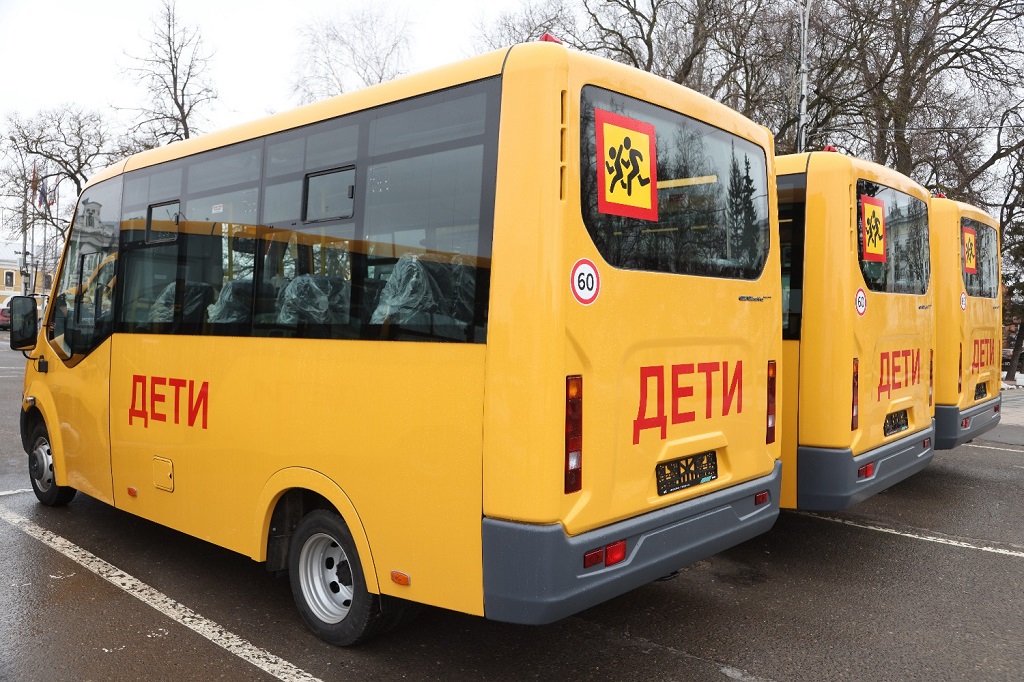 Школы Вологодской области получили 17 новых автобусов