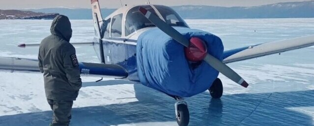 Частный самолёт, летевший из Новосибирска, незаконно сел на лёд Байкала — Видео