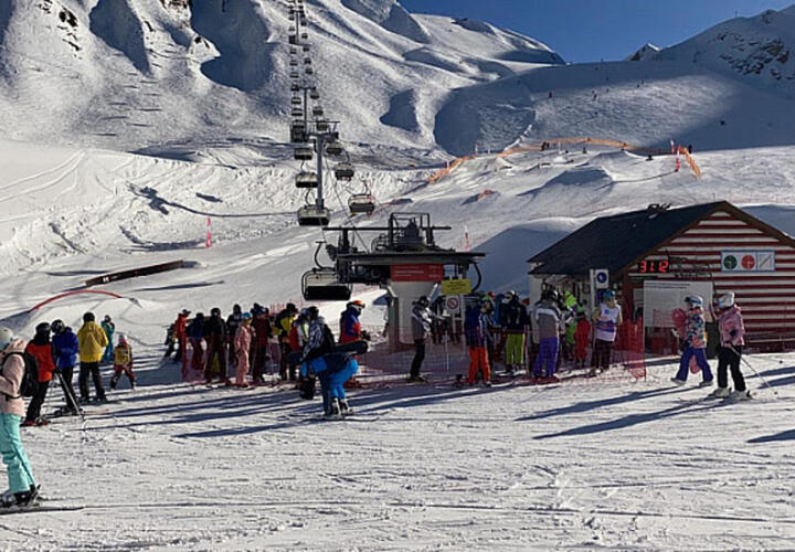 В Сочи горнолыжные трассы закрыли до 18 часов 30 марта из-за высокой лавиноопасности