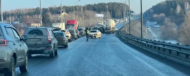 Массовая авария произошла на Бердском шоссе в Новосибирске