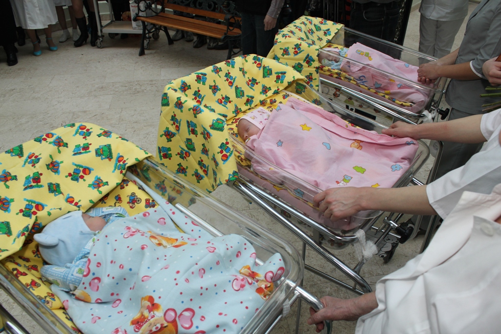 В Якутии за февраль 2023 года родилось 828 детей