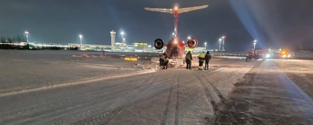Приземлившийся в Казани самолет выкатился за пределы взлетной полосы