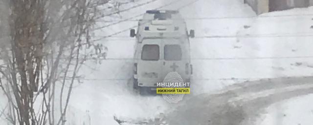 В Нижнем Тагиле мужчина упал на улице в снег и умер