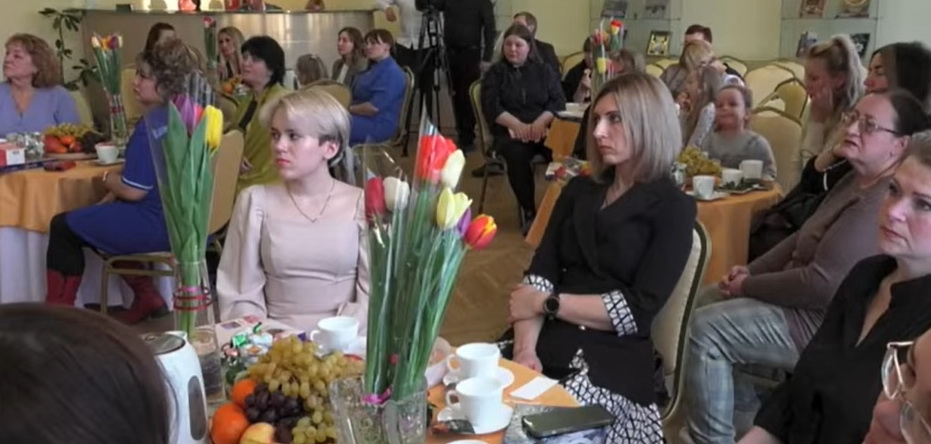 Губернатор Магаданской области провел встречу с матерями и женами участников СВО