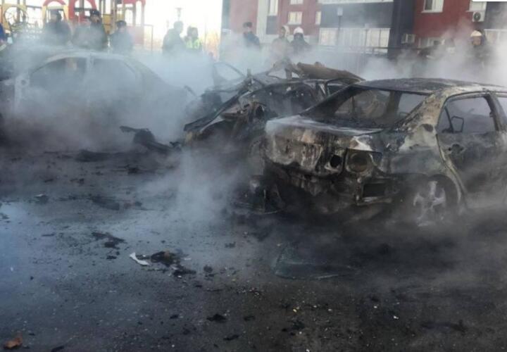 Полиция Геленджика отыскала поджигателя, из-за которого сгорели четыре автомобиля
